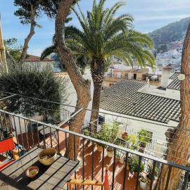 ApartmentsTamariu5 Cozy Retreat with Terrace, Hotel in Tamariu