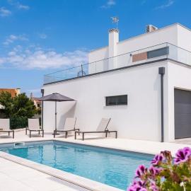 Villa Carlotta - by Smarthomes, hotel v mestu Alfeizerão
