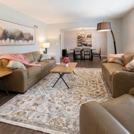 Spacious 4 BR 3 BA with Fenced Yard, hotel a Shawnee