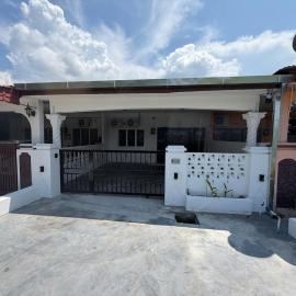 Newly Reno Terrace House Villa, hotel in Sungai Siput