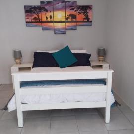 Peridot bachelor pad, hotel u gradu Four Ways