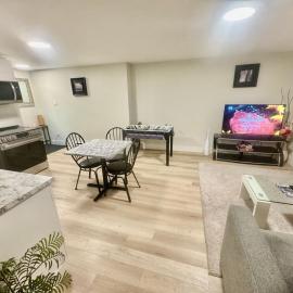 Airport Getaway 4 min to Moncton Airport, Free Parking and super fast WIFI, готель у місті Дьєпп
