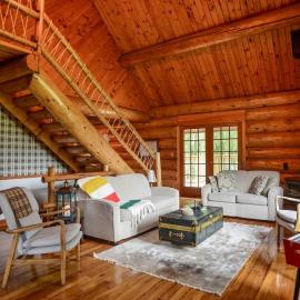 The Log House - Wellington - with Fast Wifi, hotel em Wellington