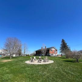 Wine country retreat | 4BR next to wineries, Hotel in Hillier