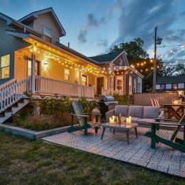 The Smith - Renovated 4 Bedroom, hotel sa Bloomfield