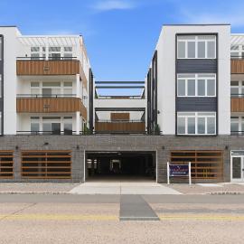 Brand New Penthouse Escape 3BR 2 Bath Beach Badges, 2 car Parking, EV Charger, Elevator
