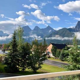 Parkland301 Sunlit 2,000 ft² Penthouse with Mtn View