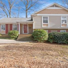 Charm of Southpark - 4 Beds & Backyard, hotelli kohteessa Charlotte