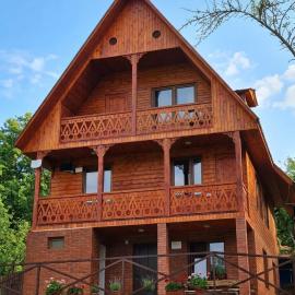 Wooden Cottage '' Lailashi '', hotel v destinaci Surmushi
