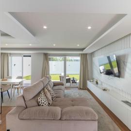 Villa Campolide - Stylish 4BR Home with Jacuzzi