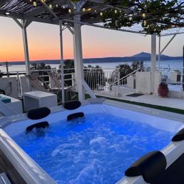 Kyma Haven Beachfront with Rooftop Jacuzzi