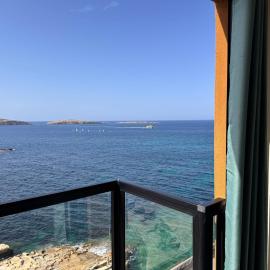 New 1 BR Oceanfront Apartment by MaBeLi, hotel a San Pawl il-Baħar