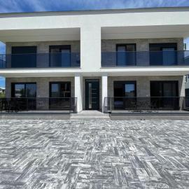 Raba Apartments, hotel in Donji Štoj