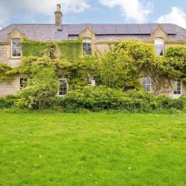 Beautiful Period Cottage nr Frome Garden Parking，Mells的飯店