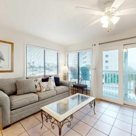 Waterfront condo with pool & hot tub, hotel i Fort Morgan