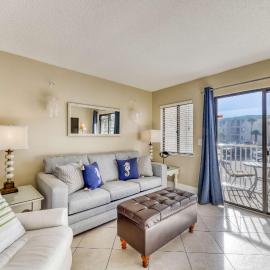 Cozy Retreat Steps from Pool - Central AC Washer Dryer & WiFi โรงแรมในฟอร์ตมอร์แกน