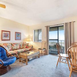 Waterfront Gulf condo with beach access shared pool, Hotel in Fort Morgan