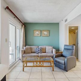 Contemporary beachside escape with gym & pools, Hotel in Fort Morgan
