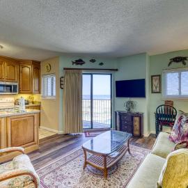 Waterfront condo with shared pools - snowbird-friendly, Hotel in Fort Morgan