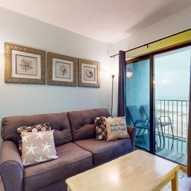 Waterfront retreat with Gulf views pools, hotel in Fort Morgan