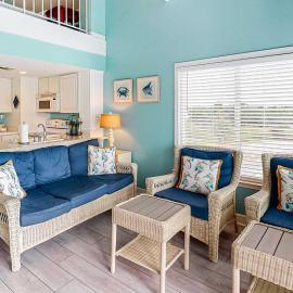 Third-floor condo with balcony close beach access pools hot tubs & tennis, Hotel in Fort Morgan