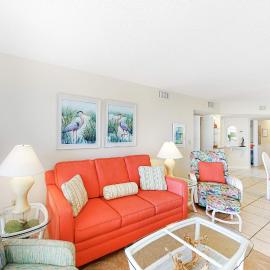 Condo with Gulf-facing balcony shared pool hot tub gym: Fort Morgan şehrinde bir otel