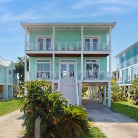 Charming cottage with deck beach access pools and hot tub, hotel in Fort Morgan