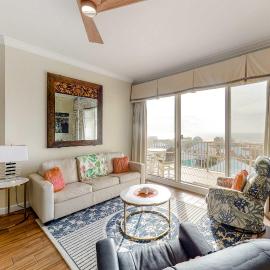 Ocean-view villa with heated pool hot tub & rooftop terrace - walk to beach