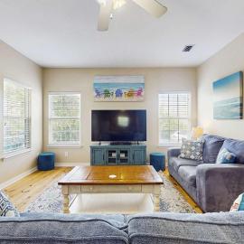 Convenient Gulf-Front Condo on 4th Floor wBalcony Shared Outdoor Pool AC, Hotel in Fort Morgan