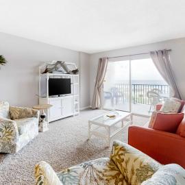 Gulf-Facing Condo w Balcony WiFi Central AC & Resort Pools Hot Tubs Tennis