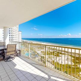 Lovely Condo on 11th Floor with Shared Pool Hot Tub Sauna Balcony Free WiFi, hotel in Fort Morgan