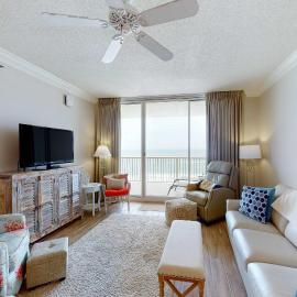 Waterfront condo with indoor & outdoor pools hot tubs & on-site restaurants