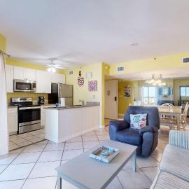 Snowbird-friendly condo with WiFi on-site pools hot tub golf & tennis, hotel em Gulf Shores