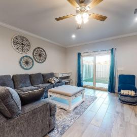 Dog-Friendly Condo with Shared Pool Central AC & Free High-Speed WiFi, hotel Gulf Shoresban