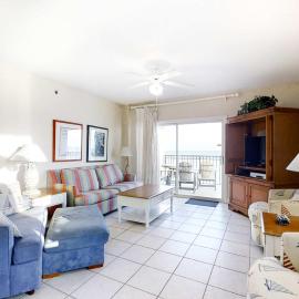 Gulf-Front Condo with Balcony Beach Views WiFi AC & Shared Gulf-Facing Pool, hotel in Gulf Shores
