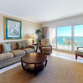 Gulf-Front 4th-Floor Condo with Shared Outdoor Pool CentralAC Private Balcony, hotel v mestu Gulf Shores