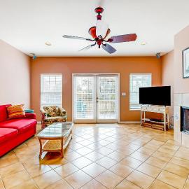 Sunny coastal hideaway with patio large deck W&D & central AC