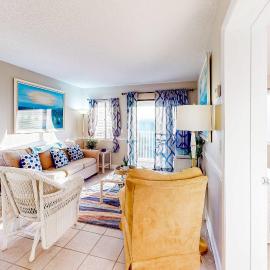 Gulf-front condo with pools hot tub fitness room dry sauna & beach access, hotel in Gulf Shores