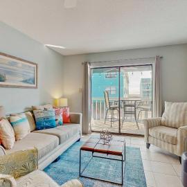 Beachview condo with community pools grills and internet, hotelli kohteessa Gulf Shores