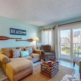 2nd-floor coastal condo with pools hot tubs tennis balcony elevator, Hotel in Gulf Shores