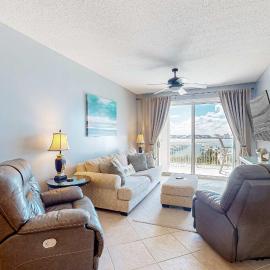 Waterfront condo with shared pool tennis & sauna - near the beach, hôtel à Orange Beach