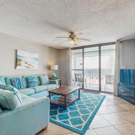 Updated Gulf front condo with beautiful views shared pool sauna and hot tub, מלון באורנג' ביץ'