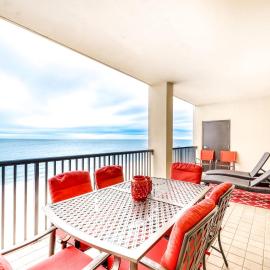Beachfront condo with shared outdoor pool heated indoor pool sauna & grill area, hotel u gradu Orandž Bič
