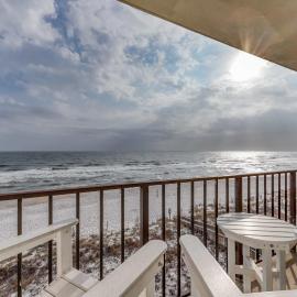 Gulf front condo with great views shared pools & beach access