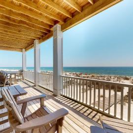 Large beachfront home with pool deck & AC - wedding-friendly