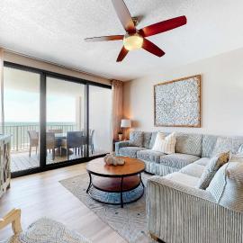 Gulf-front condo with shaded deck AC pools hot tub tennis & Gym, hótel í Orange Beach
