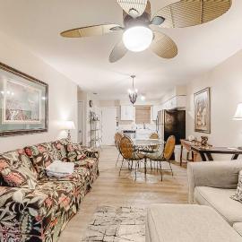 Snowbird-Friendly Condo with Private Balcony Gas Grill Jetted Tub Shared Pool