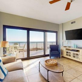 Delightful Corner Getaway With Gulf Views Beach Access Free WiFi & Shared Pools, hotel u gradu 'Orange Beach'