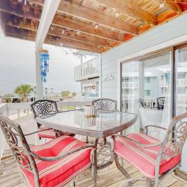 Calming water view condo with full kitchen balcony pool & TV - close to park