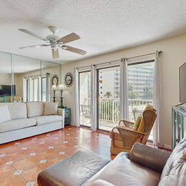 Coastal condo with water views shared pool and tennis court, hotel in Orange Beach